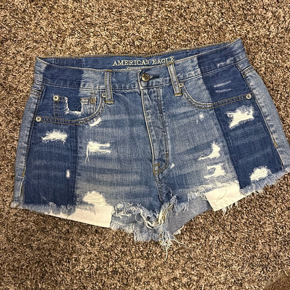Size 6 AEO Vintage High Rise Festival Distressed Jean Shorts